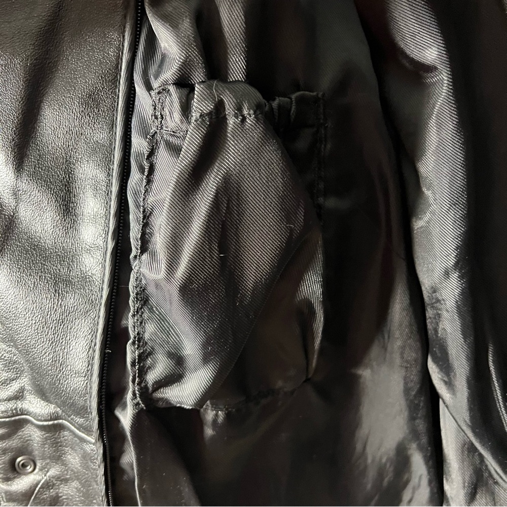 Vintage! Wilson's Black Belted Leather Jacket Size Large - Picture 7 of 12